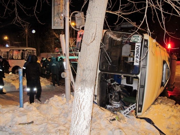 Происшествия, Томские новости, В Томске в столкновении маршруток пострадали две девочки В Томске в столкновении маршруток пострадали две девочки