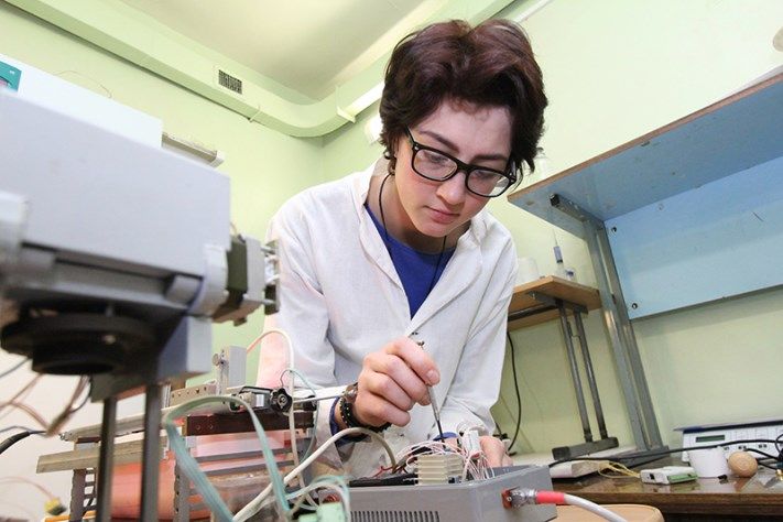 Образование и наука, Томские новости, Аспирантка ТПУ разрабатывает прибор экспресс-диагностики мозга Аспирантка ТПУ разрабатывает прибор экспресс-диагностики мозга