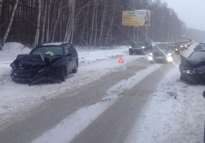 Происшествия, Томские новости, В Томске на Богашевском тракте столкнулись две легковушки (ФОТО) В Томске на Богашевском тракте столкнулись две легковушки (ФОТО)