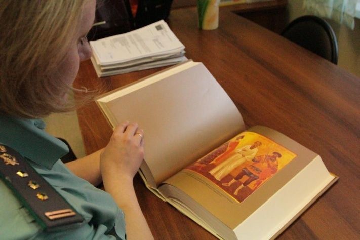 Томские новости, В Томске судебные приставы арестовали 200 книг о старце Федоре В Томске судебные приставы арестовали 200 книг о старце Федоре