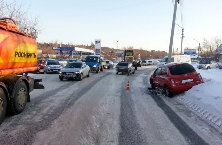 Происшествия, Томские новости, Вчера в Томске столкнулись &laquo;Газель&raquo; и иномарка (ФОТО) Вчера в Томске столкнулись &laquo;Газель&raquo; и иномарка (ФОТО)