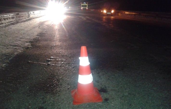 Происшествия, Томские новости, На трассе Томск - Колпашево легковушка врезалась в грузовик На трассе Томск - Колпашево легковушка врезалась в грузовик