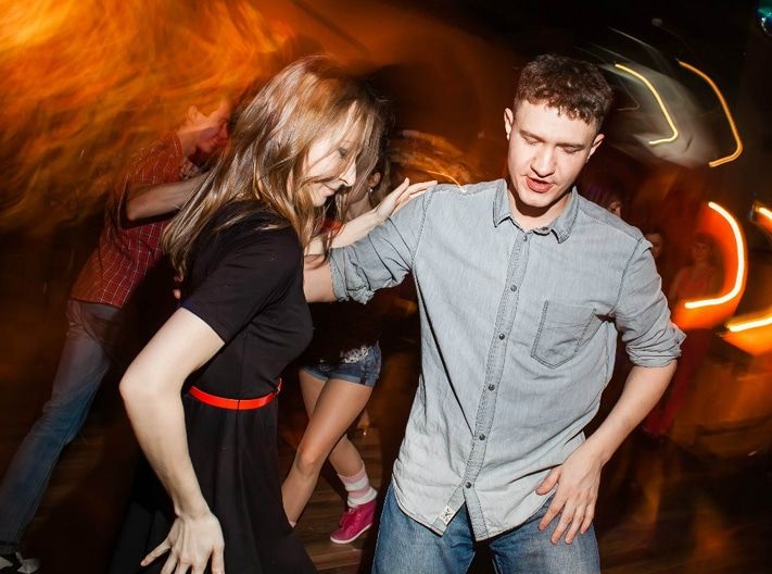 Здоровый город. Социальный танец: как Алексей Степанов учит томичей танцевать сальсу