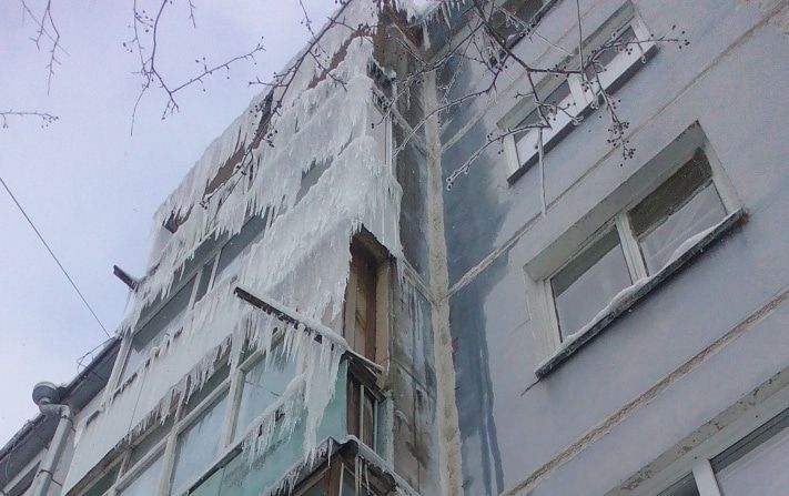Городское благоустройство, Томские новости, Из-за теплой погоды городские службы Томска усилили контроль за очисткой кровель от снега Из-за теплой погоды городские службы Томска усилили контроль за очисткой кровель от снега