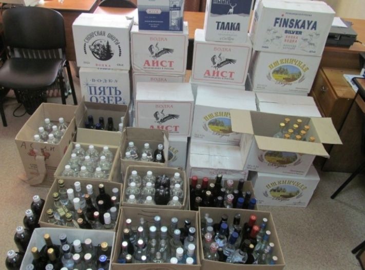 Томские новости, В Асине полицейские изъяли 30 ящиков контрафактной водки В Асине полицейские изъяли 30 ящиков контрафактной водки