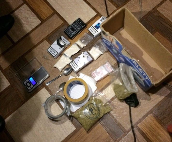 Криминал, Томские новости, В Томске сотрудник госкорпорации с приятелями держали два наркомагазина (ФОТО) В Томске сотрудник госкорпорации с приятелями держали два наркомагазина (ФОТО)