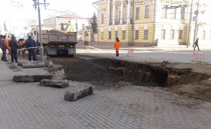 Дороги, Томские новости, Томичи смогут сообщить о провалах на дорогах по телефону горячей линии Томичи смогут сообщить о провалах на дорогах по телефону горячей линии