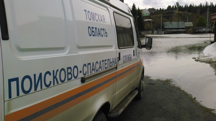 Томские новости, Томские спасатели помогли пожилой женщине доплыть до своего дома в Заварзино (ФОТО) Томские спасатели помогли пожилой женщине доплыть до своего дома в Заварзино (ФОТО)