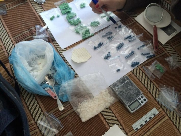 Томские новости, Наркополицейские задержали членов ОПГ, которые продавали &laquo;синтетики&raquo; в Томске и Новосиби Наркополицейские задержали членов ОПГ, которые продавали &laquo;синтетики&raquo; в Томске и Новосибирске (ФОТО)