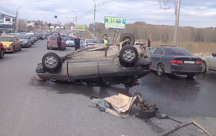 Происшествия, Томские новости, В Томске три человека пострадали в ДТП с участием пяти автомобилей. Один человек погиб (ФОТО) В Томске три человека пострадали в ДТП с участием пяти автомобилей. Один человек погиб (ФОТО)