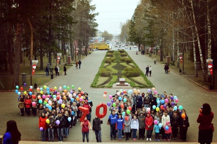 Конкурсы и акции, Томские новости, Около 200 томичей поблагодарили ветеранов на флешмобе &laquo;Спасибо за жизнь&raquo; (ФОТО) Около 200 томичей поблагодарили ветеранов на флешмобе &laquo;Спасибо за жизнь&raquo; (ФОТО)
