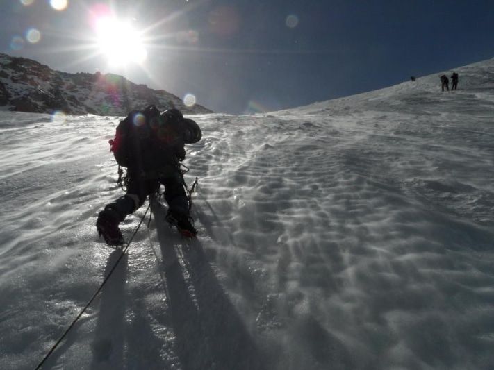 Томские новости, В Горном Алтае томские спасатели вытащили провалившегося в ледяную расщелину альпиниста В Горном Алтае томские спасатели вытащили провалившегося в ледяную расщелину альпиниста
