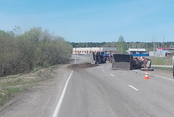 Происшествия, Томские новости, Вчера под Томском "Газель" перевернула трактор Вчера под Томском "Газель" перевернула трактор