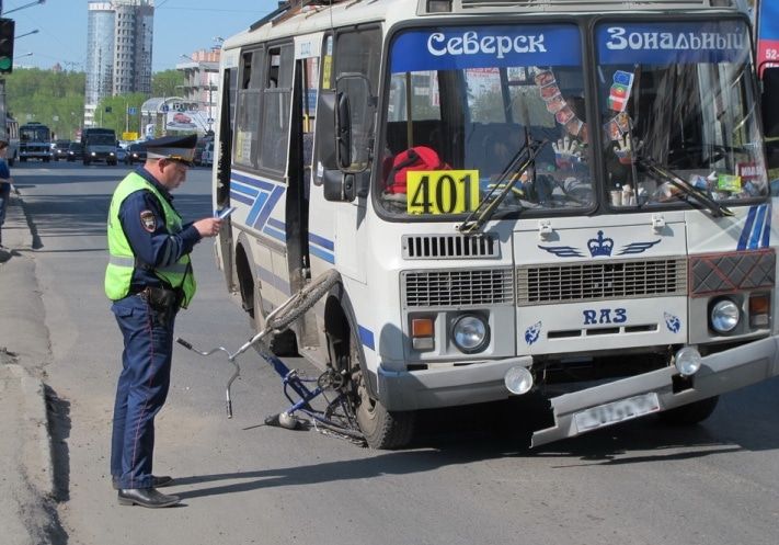 Происшествия, Томские новости, В Томске под колеса маршрутки попал восьмилетний велосипедист В Томске под колеса маршрутки попал восьмилетний велосипедист