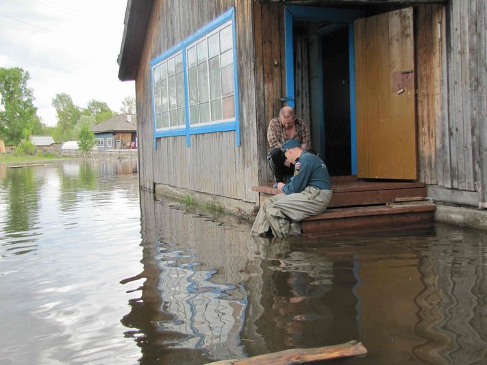 Паводок, Томские новости, Спасатели помогли жителям подтопленного томского села (ФОТО) Спасатели помогли жителям подтопленного томского села (ФОТО)