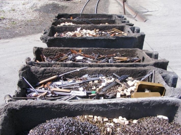 Томские новости, В Томской области полицейские взорвали 20 кг взрывчатки, которую сдали жители (ФОТО) В Томской области полицейские взорвали 20 кг взрывчатки, которую сдали жители (ФОТО)