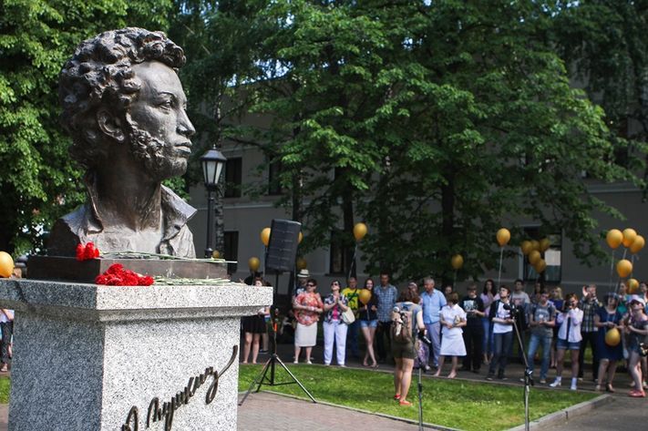 Фото недели, Фотокалендарь, Фото недели.В Томске отметили день рождения Пушкина Фото недели.В Томске отметили день рождения Пушкина