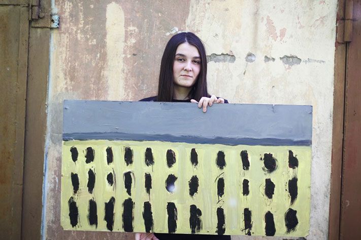 Регион 70.Аксинья Сарычева: «Я беру папку с листами, ручку или чёрный фломастер, иду по улице и рисую на ходу»