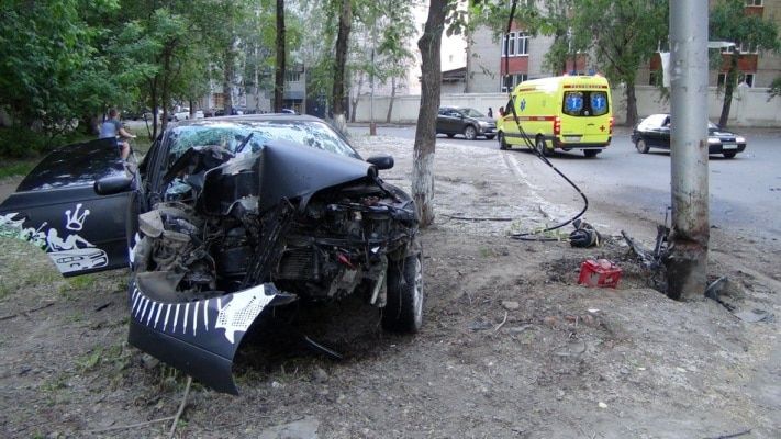 Происшествия, Томские новости, В Томске водитель без прав врезался в столб и погиб В Томске водитель без прав врезался в столб и погиб