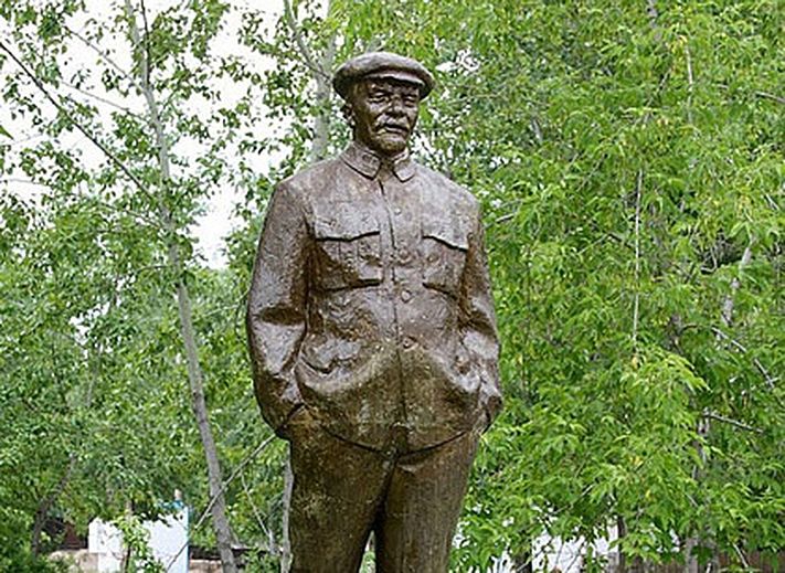 Происшествия, Томские новости, Памятник Ленину в томском селе лишился торса из-за попытки сделать &laquo;селфи&raquo; Памятник Ленину в томском селе лишился торса из-за попытки сделать &laquo;селфи&raquo;