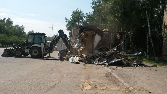 Томские новости, В Томске на Елизаровых снесли незаконный магазин (ФОТО) В Томске на Елизаровых снесли незаконный магазин (ФОТО)