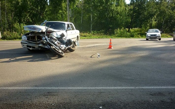 Происшествия, Томские новости, В Томске на Богашевском тракте столкнулись &laquo;Волга&raquo; и мотоцикл В Томске на Богашевском тракте столкнулись &laquo;Волга&raquo; и мотоцикл