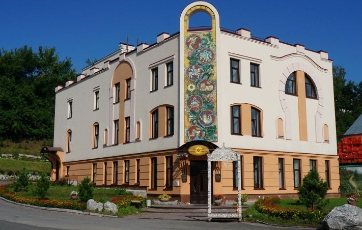 Культура в Томске, Томские новости, На фасаде здания томского музея славянской мифологии установили 20-метровое керамическое панно На фасаде здания томского музея славянской мифологии установили 20-метровое керамическое панно