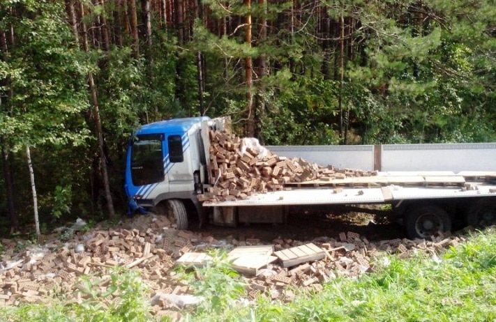 Происшествия, Томские новости, Пассажир иномарки погиб при столкновении с грузовиком под Томском Пассажир иномарки погиб при столкновении с грузовиком под Томском