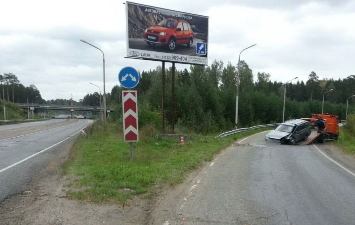 Происшествия, Томские новости, В Томске пожилой водитель врезался в рекламный щит В Томске пожилой водитель врезался в рекламный щит