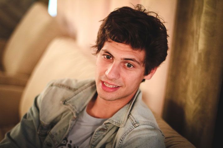 &laquo;Лишь бы была интересная работа&raquo;.Актёр и режиссёр МХТ Александр Молочников о городах, спектаклях и желании действовать