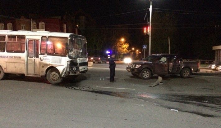 Происшествия, Томские новости, В Томске ребенок пострадал при столкновении иномарки с автобусом В Томске ребенок пострадал при столкновении иномарки с автобусом