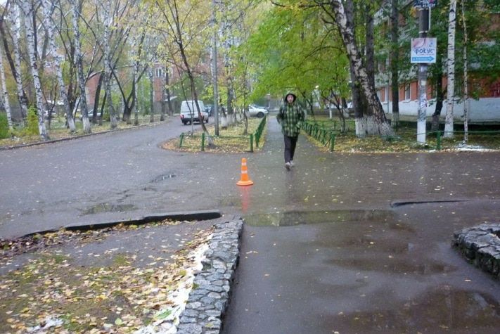 Происшествия, Томские новости, Пьяный водитель сбил ребенка во дворе дома в Томске Пьяный водитель сбил ребенка во дворе дома в Томске
