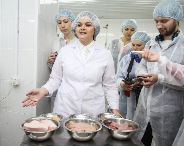 Сибагро, Томские новости, Томские журналисты впервые попали в экспериментальный цех мясокомбината Томские журналисты впервые попали в экспериментальный цех мясокомбината