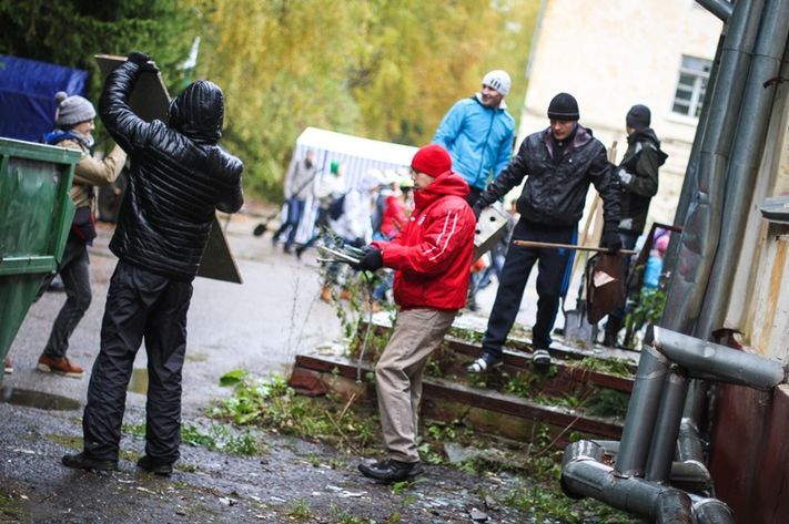 Городское благоустройство, Томские новости, В Томске прошел субботник в здании бывшего училища связи (ФОТО) В Томске прошел субботник в здании бывшего училища связи (ФОТО)
