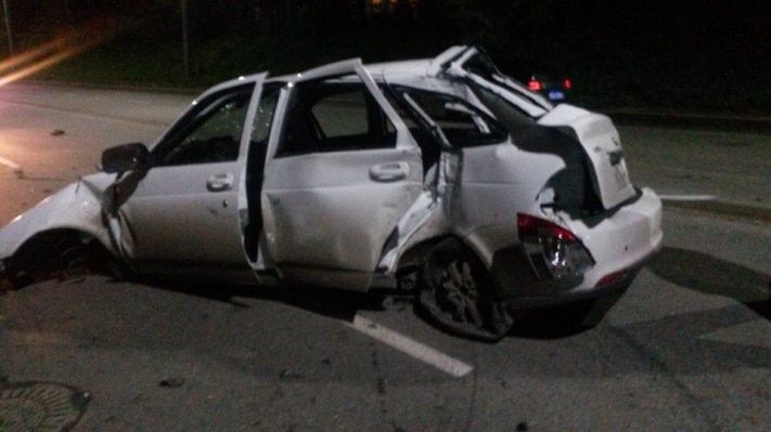 Происшествия, Томские новости, Ночью в Томске Lada Priora врезалась в столб, погибла женщина-пассажир Ночью в Томске Lada Priora врезалась в столб, погибла женщина-пассажир