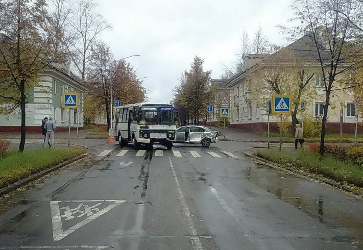 Происшествия, Томские новости, В Северске водитель без прав врезался в маршрутку В Северске водитель без прав врезался в маршрутку