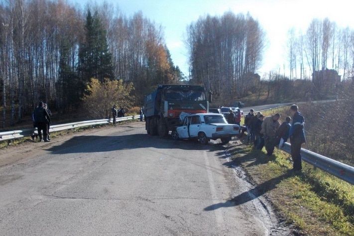 Происшествия, Томские новости, На трассе под Томском несовершеннолетний водитель ВАЗа врезался в КамАЗ На трассе под Томском несовершеннолетний водитель ВАЗа врезался в КамАЗ