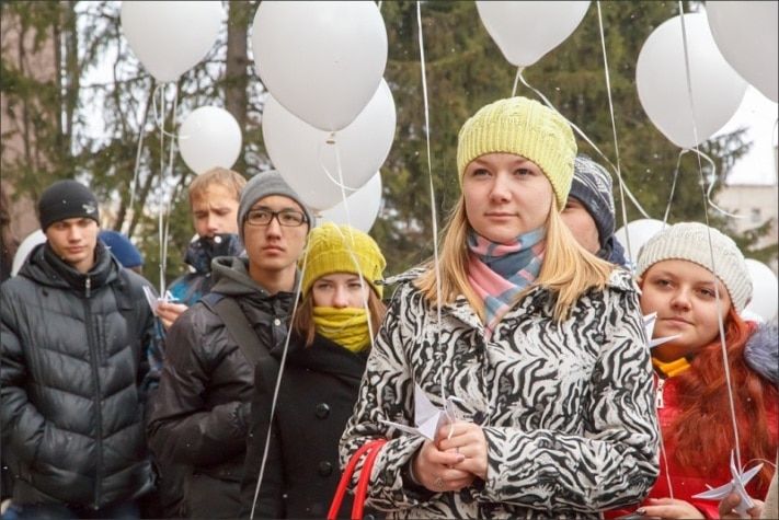 Конкурсы и акции, Томские новости, Завтра томичи выпустят в небо белых журавлей в память о павших воинах Завтра томичи выпустят в небо белых журавлей в память о павших воинах