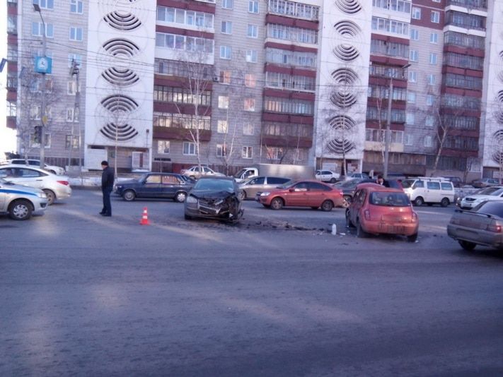 Происшествия, Томские новости, В Томске столкнулись Nissan и Volkswagen, один человек пострадал В Томске столкнулись Nissan и Volkswagen, один человек пострадал