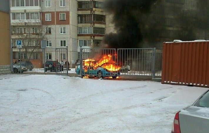Происшествия, Томские новости, В Томске в районе авторынка сгорел автомобиль (ФОТО) В Томске в районе авторынка сгорел автомобиль (ФОТО)