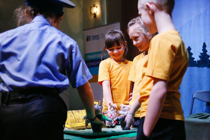 На сцену &mdash; с радостью!В томском &laquo;Скоморохе&raquo; прошел фестиваль самодеятельных театров кукол &laquo;Театр своими руками&raquo;