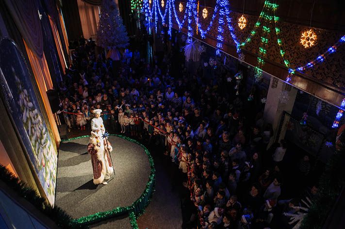 Волшебство для всех.В Театре Драмы прошла благотворительная ёлка для воспитанников детских домов