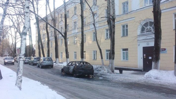 Происшествия, Томские новости, В Томске на пересечении Котовского-Учебной сгорел автомобиль (ФОТО) В Томске на пересечении Котовского-Учебной сгорел автомобиль (ФОТО)