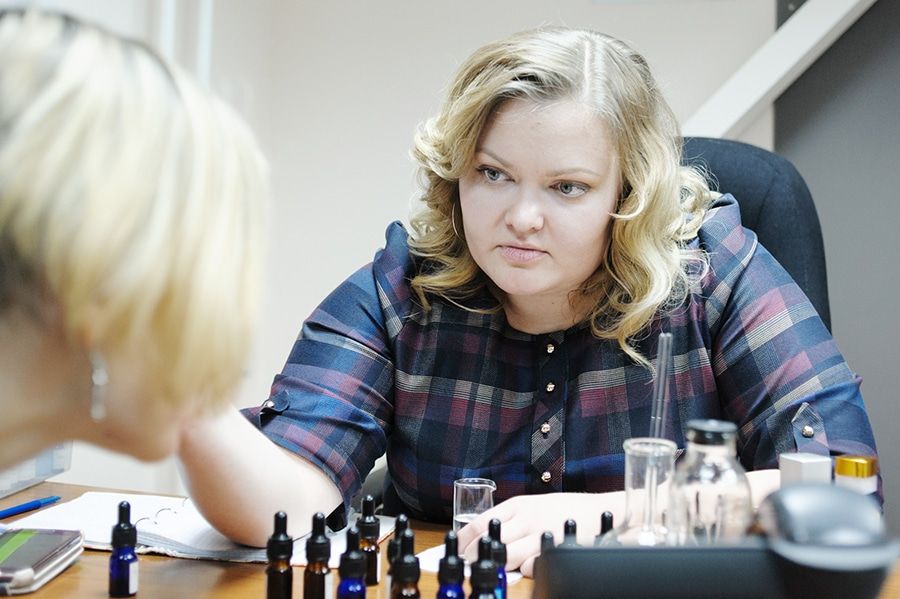 Профессионалы. Лидия Лозовая: Как создать аромат Томска, зачем парфюмеры пьют воду и сколько зреют духи