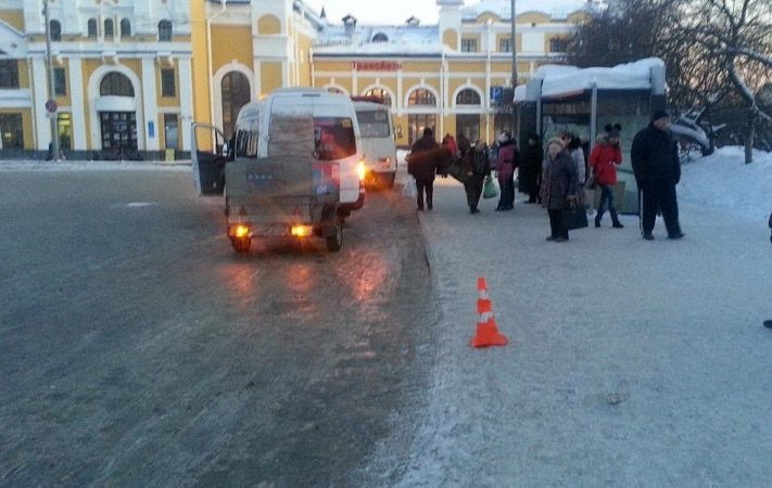Происшествия, Томские новости, В Томске маршрутка сбила пенсионерку В Томске маршрутка сбила пенсионерку 