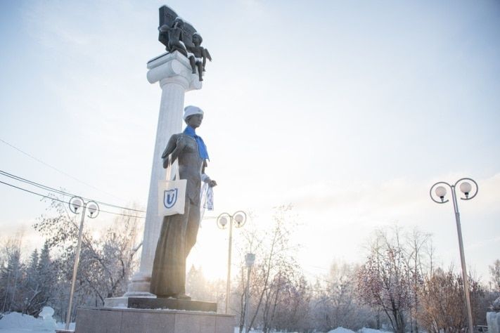 Праздники, Татьянин день, Томские новости, День российского студенчества День Татьяны Татьянин день В Татьянин день томичи утеплят памятник св. Татьяне и попробуют блюда студенческой кухни