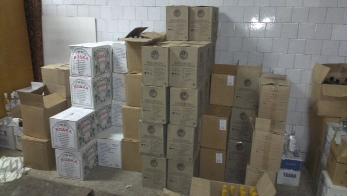 Томские новости, В Северске полицейские нашли склад с 3 тоннами контрафактного алкоголя В Северске полицейские нашли склад с 3 тоннами контрафактного алкоголя
