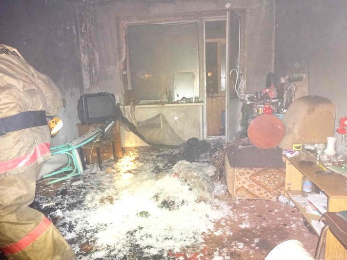 Происшествия, Томские новости, В Стрежевом пожарные спасли человека из горящей квартиры (ФОТО) В Стрежевом пожарные спасли человека из горящей квартиры (ФОТО)