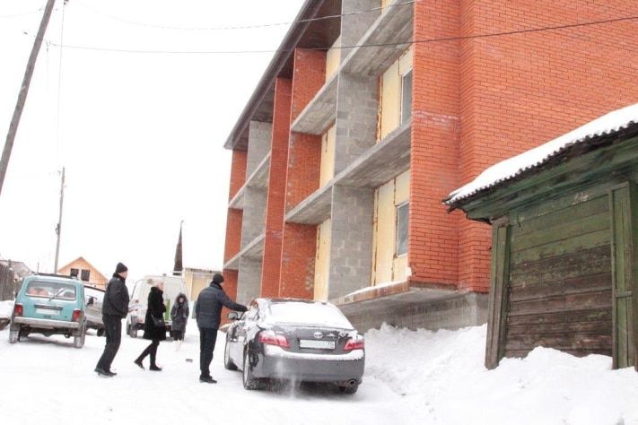 Томские новости, Томские приставы обесточили незаконно возведенный на частном участке многоквартирник Томские приставы обесточили незаконно возведенный на частном участке многоквартирник