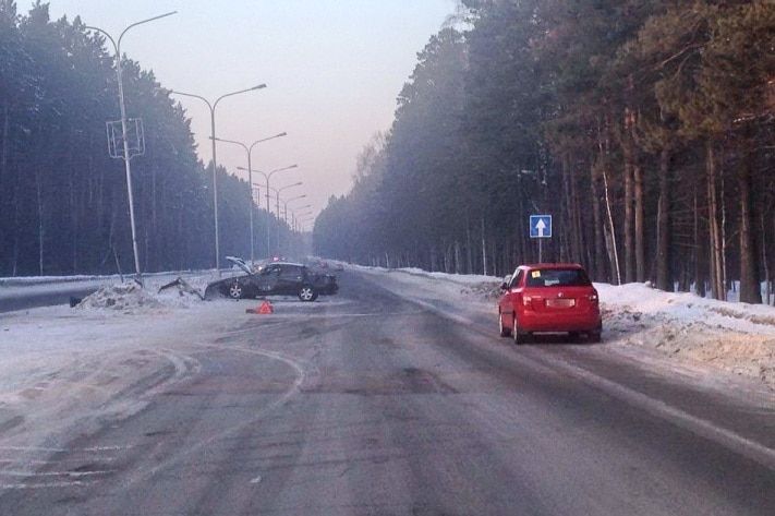 Происшествия, Томские новости, В Северске водитель пострадал при столкновении с ограждением, столбом и дорожным знаком В Северске водитель пострадал при столкновении с ограждением, столбом и дорожным знаком